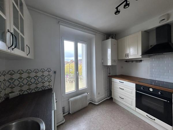 Location                                                      Appartement
                        
                     3 pièces                      65 m2                     à Montlhéry