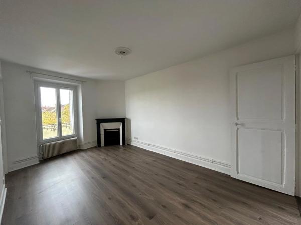 Location                                                      Appartement
                        
                     3 pièces                      65 m2                     à Montlhéry