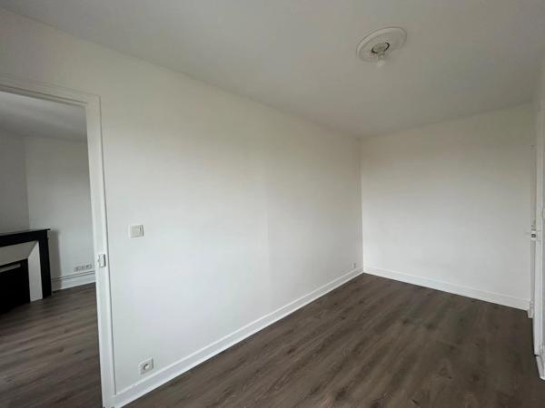 Location                                                      Appartement
                        
                     3 pièces                      65 m2                     à Montlhéry