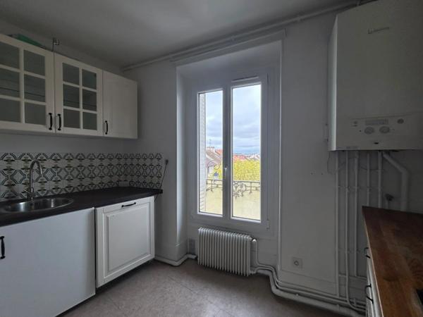 Location                                                      Appartement
                        
                     3 pièces                      65 m2                     à Montlhéry