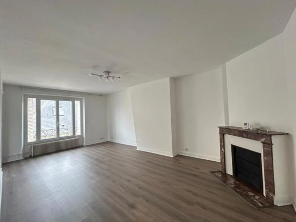 Location                                                      Appartement
                        
                     3 pièces                      65 m2                     à Montlhéry