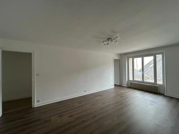 Location                                                      Appartement
                        
                     3 pièces                      65 m2                     à Montlhéry