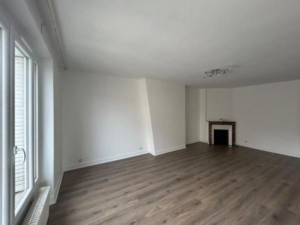 Location                                                      Appartement
                        
                     3 pièces                      65 m2                     à Montlhéry