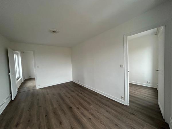 Location                                                      Appartement
                        
                     3 pièces                      65 m2                     à Montlhéry