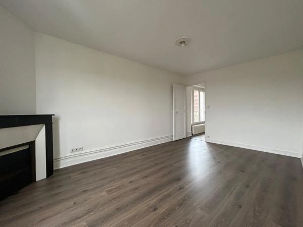 Location                                                      Appartement
                        
                     3 pièces                      65 m2                     à Montlhéry