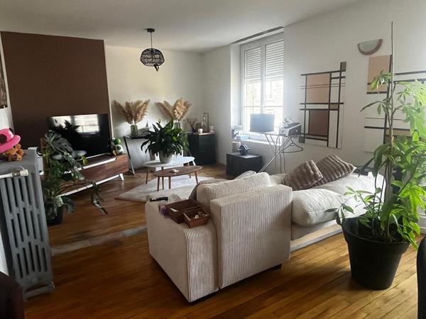 Appartement Saumur 3 pièces 85 m2 + PARKING + CAVE