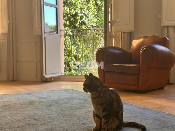 Aix-en-Provence (13100) Hôtel particulier du XVIIIe siècle, situé dans une rue calme et discrète, quartier Mazarin