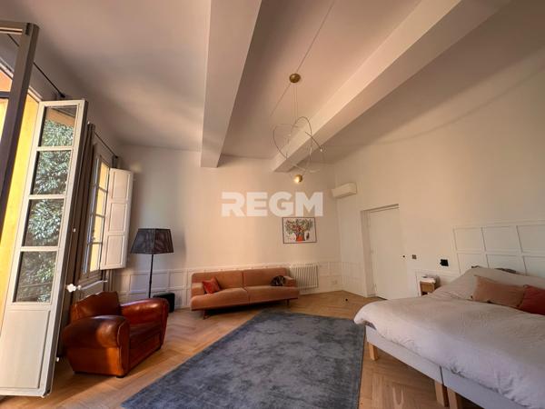 Aix-en-Provence (13100) Hôtel particulier du XVIIIe siècle, situé dans une rue calme et discrète, quartier Mazarin
