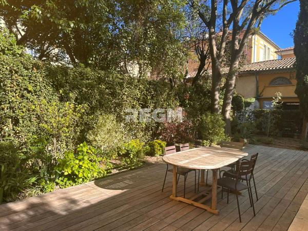 Aix-en-Provence (13100) Hôtel particulier du XVIIIe siècle, situé dans une rue calme et discrète, quartier Mazarin