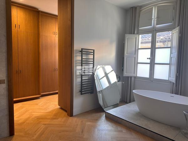 Aix-en-Provence (13100) Hôtel particulier du XVIIIe siècle, situé dans une rue calme et discrète, quartier Mazarin