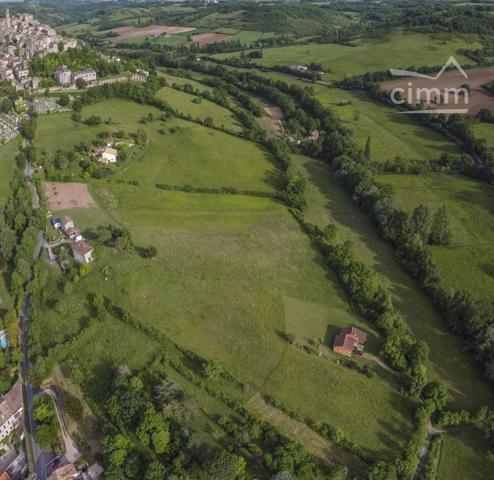 Terrain à bâtir orienté sud dans le village de Les Cabannes (Tarn).