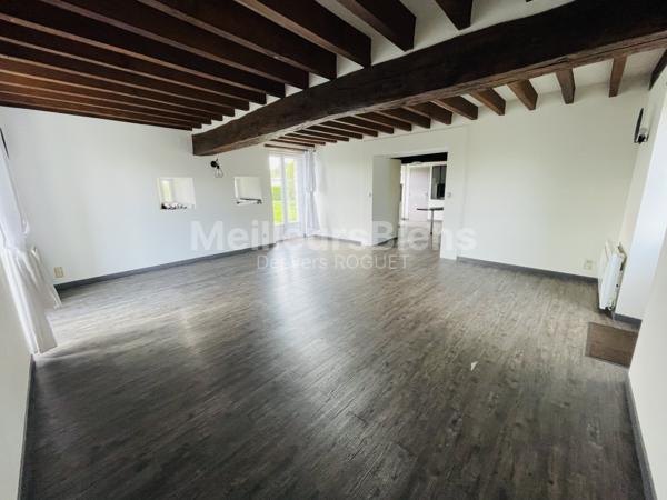 Maison en pierres avec jardin