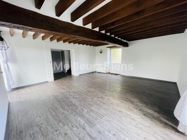 Maison en pierres avec jardin