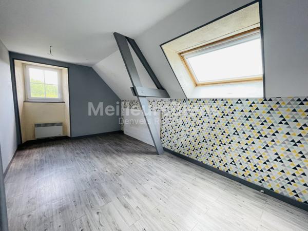 Maison en pierres avec jardin