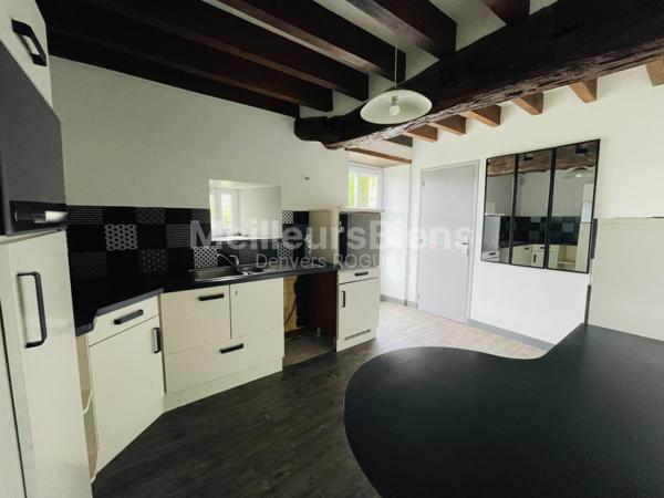 Maison en pierres avec jardin