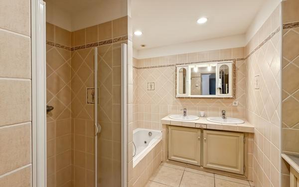 Maison à vendre    6 pièces • 146 m2 Fréjus