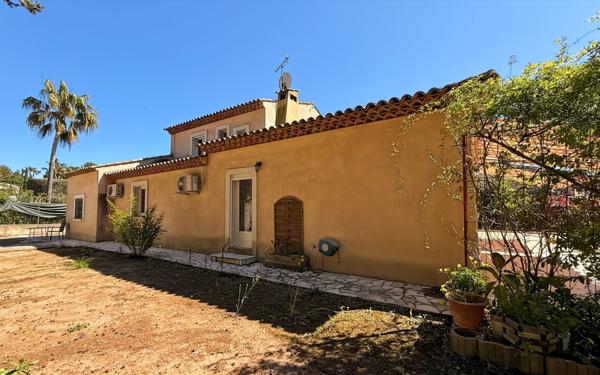 Maison à vendre    6 pièces • 146 m2 Fréjus