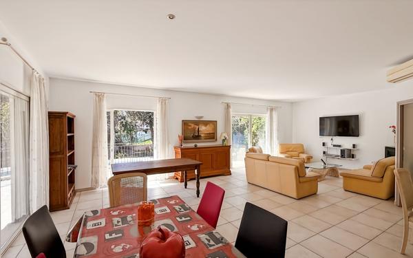 Maison à vendre    6 pièces • 146 m2 Fréjus