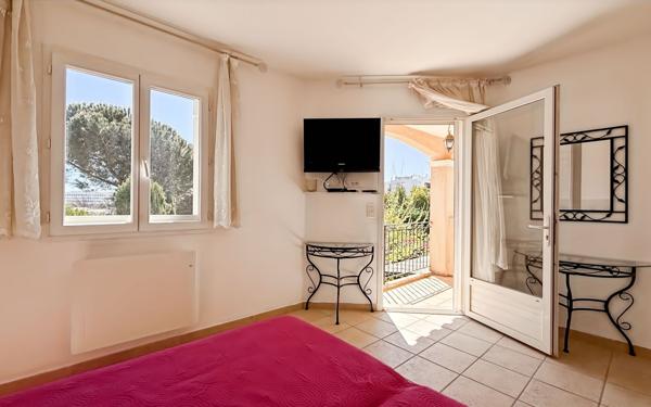 Maison à vendre    6 pièces • 146 m2 Fréjus