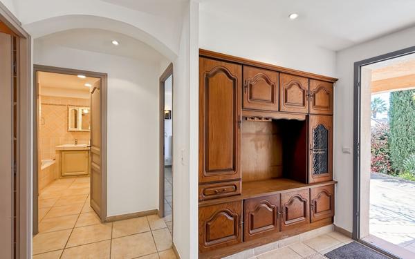 Maison à vendre    6 pièces • 146 m2 Fréjus