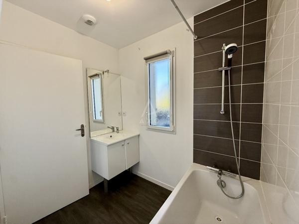 Maison T4 familiale récente de 2018, idéal premier achat , résidence principale ou investissement, salon de 37 m2 exposition Sud,3 chambres à Saint Gilles ouest de Rennes