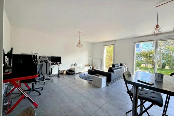 Maison T4 familiale récente de 2018, idéal premier achat , résidence principale ou investissement, salon de 37 m2 exposition Sud,3 chambres à Saint Gilles ouest de Rennes