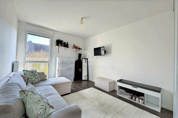 Maison T4 familiale récente de 2018, idéal premier achat , résidence principale ou investissement, salon de 37 m2 exposition Sud,3 chambres à Saint Gilles ouest de Rennes