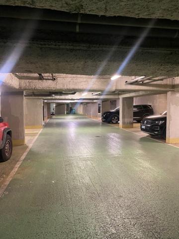 Parking idéalement situé: Canal Saint-Martin