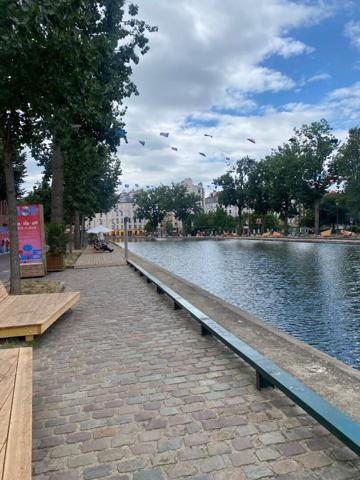Parking idéalement situé: Canal Saint-Martin