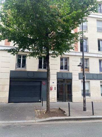 Parking idéalement situé: Canal Saint-Martin