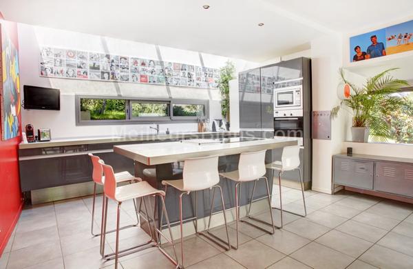 MEUDON BELLEVUE. Maison d'architecte de plain-pied sur terrasses et jardin, 5 chambres.