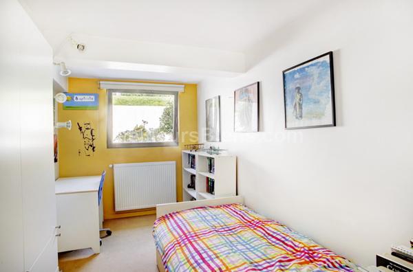 MEUDON BELLEVUE. Maison d'architecte de plain-pied sur terrasses et jardin, 5 chambres.