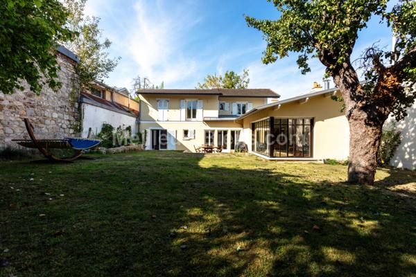 MAISON d'ARCHITECTE 210M2 ETAT NEUF avec JARDIN PLAT SANS VIS à VIS S-O