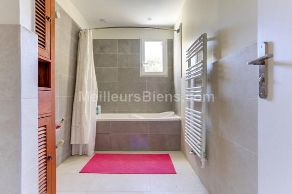 MAISON d'ARCHITECTE 210M2 ETAT NEUF avec JARDIN PLAT SANS VIS à VIS S-O