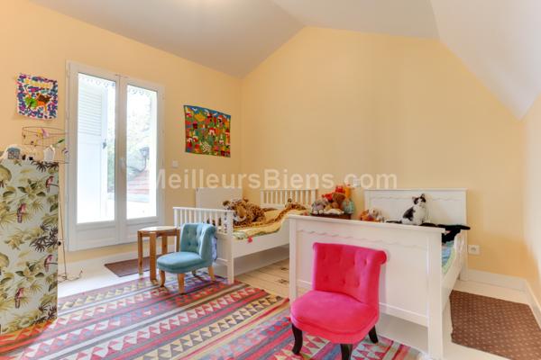 MAISON d'ARCHITECTE 210M2 ETAT NEUF avec JARDIN PLAT SANS VIS à VIS S-O