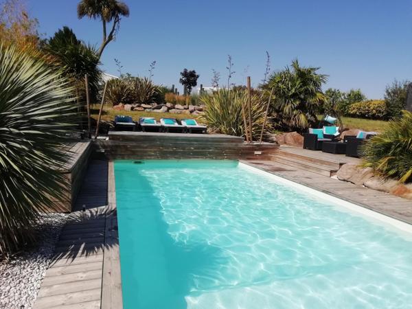 Maison d'exception avec piscine et jardin paysager