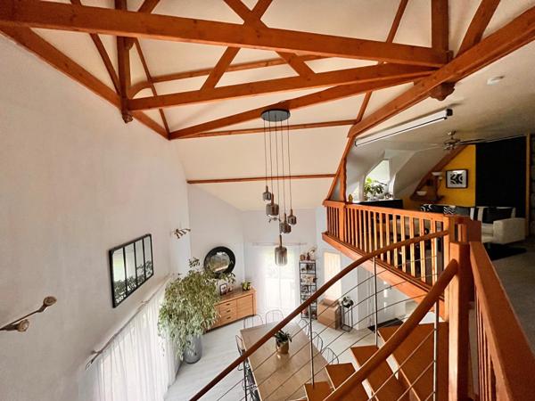 Maison d'exception avec piscine et jardin paysager