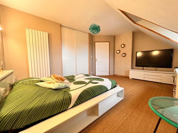 Maison d'exception avec piscine et jardin paysager