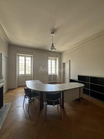 BUREAUX à LOUER de 129.7 m²