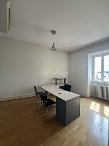 BUREAUX à LOUER de 129.7 m²