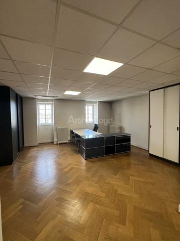 BUREAUX à LOUER de 129.7 m²