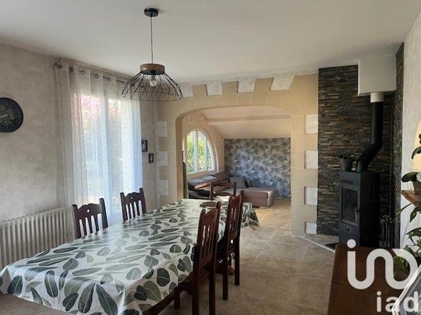 Maison 4 pièces de 105 m² à Les Églisottes-et-Chalaures (33230)