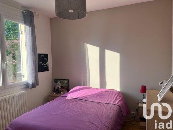 Maison 4 pièces de 105 m² à Les Églisottes-et-Chalaures (33230)