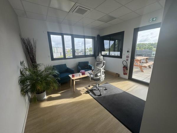 FONDETTES LES 2 CROIX BUREAUX A LOUER DE 144 M² 4 PARKINGS PRIVATIFS
