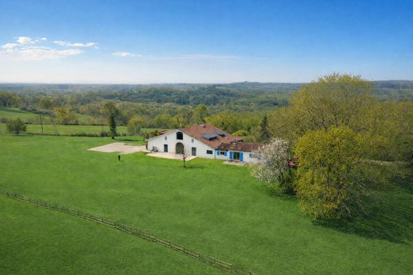 Corps de ferme rénové - Vue Pyrénées - 440 m² habitables - 7 200 m² de terrain Peyrehorade