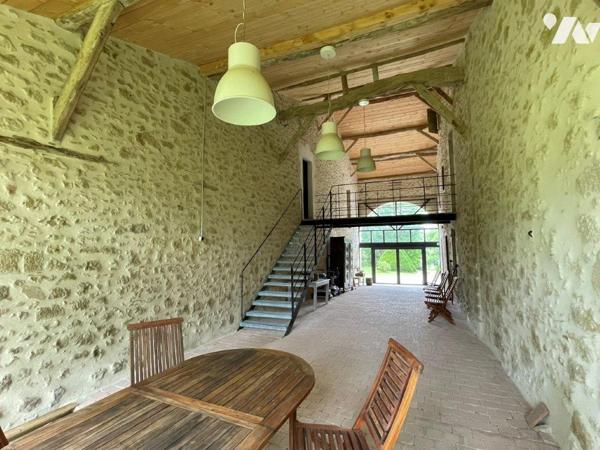 AUCH (Gers) à 10min, superbe ensemble immobilier (chambres d'hôtes et gîtes) sur  14 ha 65 a 97 ca