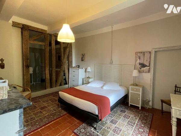 AUCH (Gers) à 10min, superbe ensemble immobilier (chambres d'hôtes et gîtes) sur  14 ha 65 a 97 ca