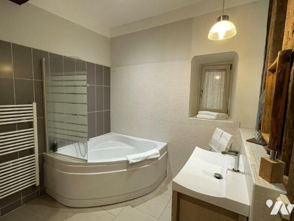 AUCH (Gers) à 10min, superbe ensemble immobilier (chambres d'hôtes et gîtes) sur  14 ha 65 a 97 ca