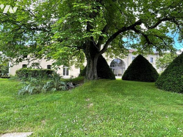 AUCH (Gers) à 10min, superbe ensemble immobilier (chambres d'hôtes et gîtes) sur  14 ha 65 a 97 ca