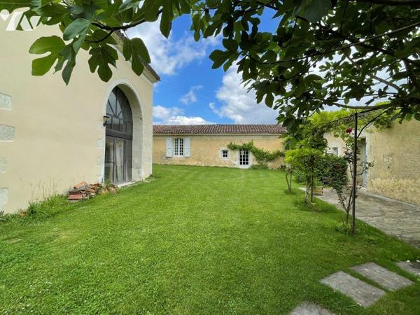 AUCH (Gers) à 10min, superbe ensemble immobilier (chambres d'hôtes et gîtes) sur  14 ha 65 a 97 ca